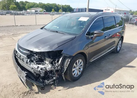 2018 Chrysler Pacifica Touring L из США, поврежденный, VIN 2C4RC1BG9JR233607